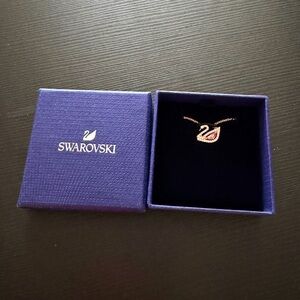 Swarovski Dazzling Swan necklace